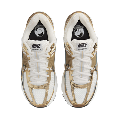 حذاء نايكي فوميرو 5 'أبيض كريمي/ذهبي معدني'