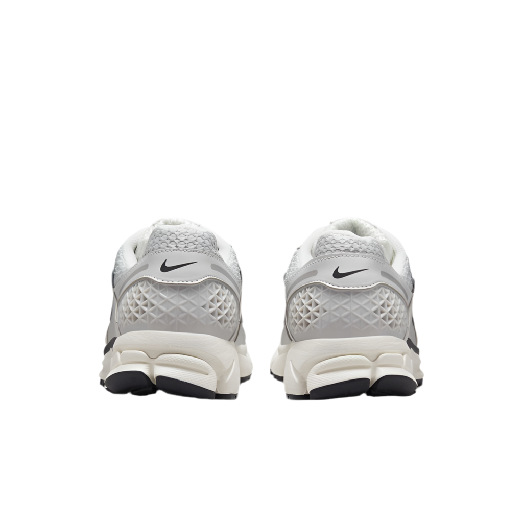حذاء نايكي فوميرو 5 "فوتون داست ميتاليك سيلفر"