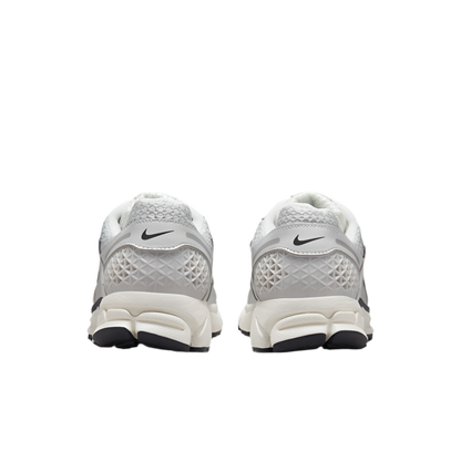 حذاء نايكي فوميرو 5 "فوتون داست ميتاليك سيلفر"