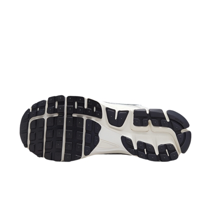 حذاء نايكي فوميرو 5 "فوتون داست ميتاليك سيلفر"