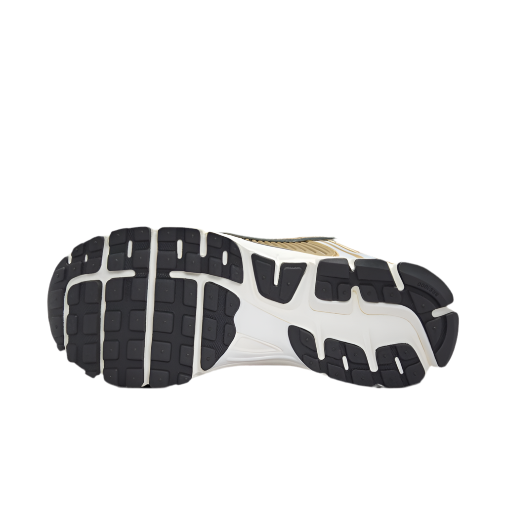 حذاء نايكي فوميرو 5 'أبيض كريمي/ذهبي معدني'