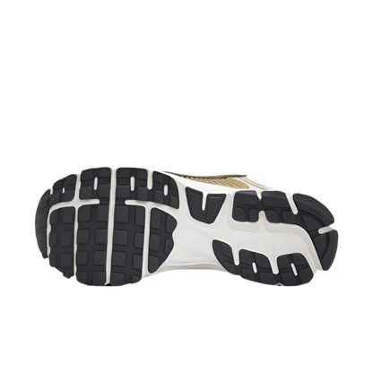 حذاء نايكي فوميرو 5 'أبيض كريمي/ذهبي معدني'